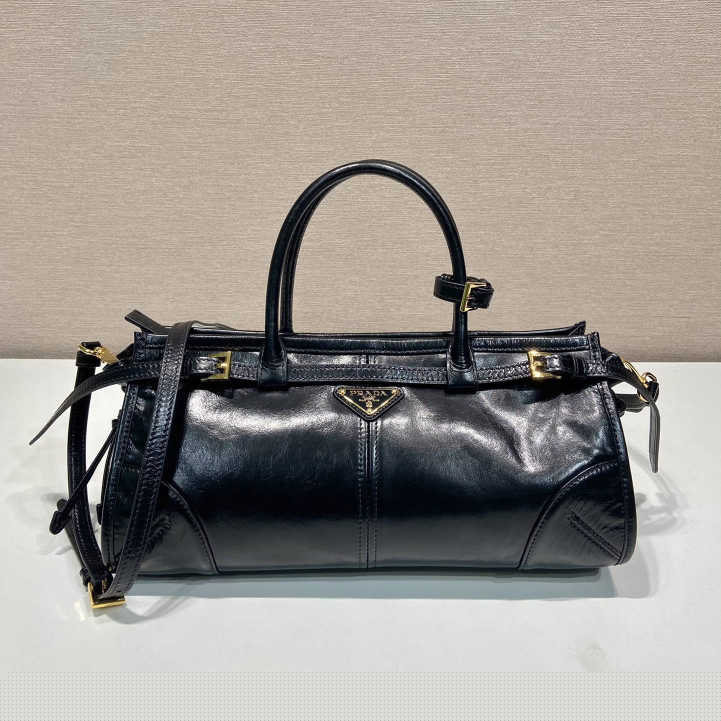 Pra*a top handle bags